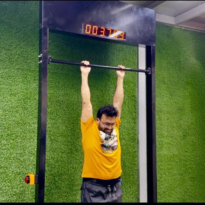 Viral 100-Second Hanging Challenge arcade machine rental for corporate events in Dubai, featuring a digital timer and participants testing their grip strength.